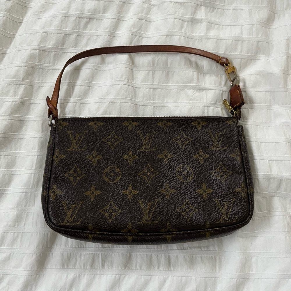 COPY - Louis Vuitton monogram canvas pouch